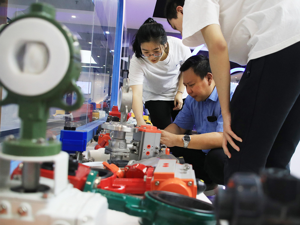 國(guó)外客戶拜訪科威納